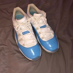 Jordan 11 lows unc blue
